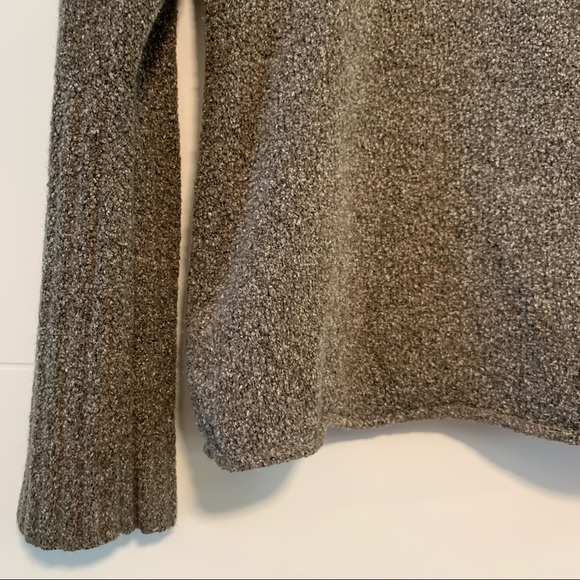 Columbia | V-Neck Sweater - Picture 11 of 15